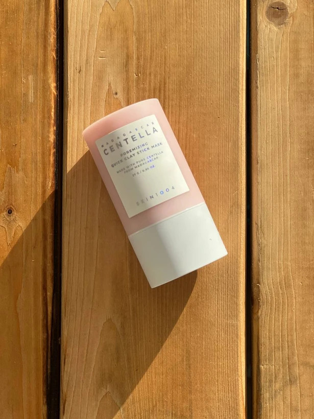 ماسک استیکی خاک رس کنترل کننده منافذ سنتلا Centella اسکین 1004 Skin مدل Poremizing Quick Clay